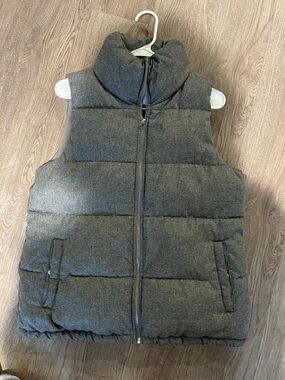 Old Navy Gray Quilted Puffer Vest